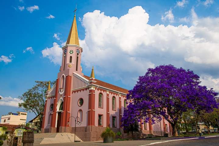 A posse dos vereadores, prefeito e vice-prefeito eleitos de Heliodora acontecerá no dia 1º de janeiro no Salão de Festas Maria Gertrudes Ferreira.